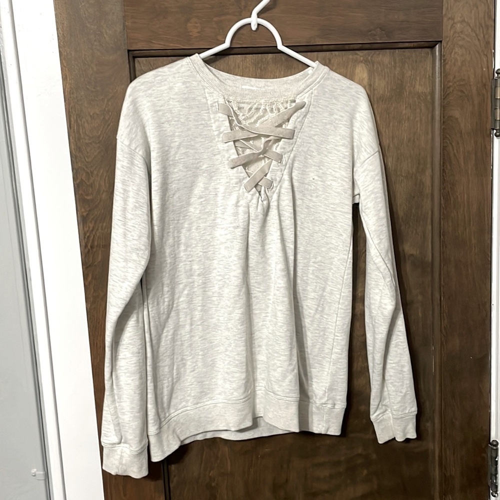 Medium white crew neck